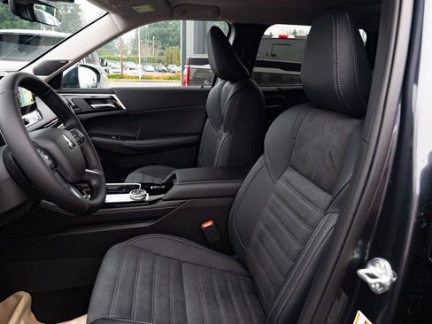 New 2026 Mitsubishi Outlander SE image 19