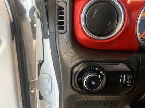 Used 2023 Jeep Wrangler Unlimited Rubicon w/ Cold Weather Group AWD/4WD image 13