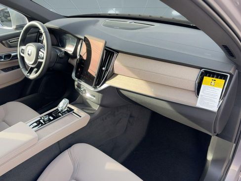 New 2026 Volvo XC90 B6 Plus w/ Protection Package Premier image 31