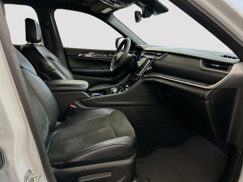 Used 2023 Jeep Grand Cherokee L Laredo image 34