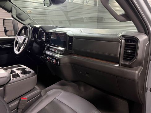Used 2024 GMC Sierra 2500 SLT w/ X31 Off-Road Package image 17