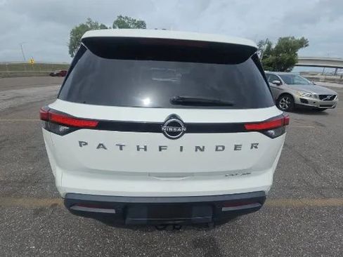 Used 2022 Nissan Pathfinder SV w/ SV Premium Package image 3