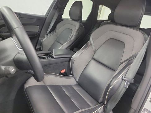 Used 2022 Volvo XC60 B5 R-Design w/ Advanced Package FWD image 22