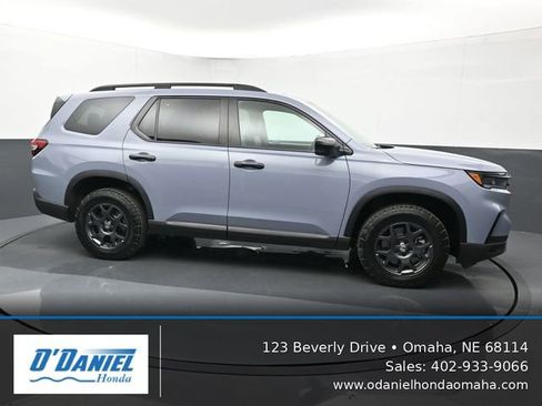 Used 2025 Honda Pilot TrailSport image 7