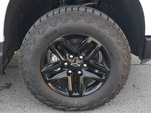 New 2026 Chevrolet Silverado 1500 Custom Trail Boss w/ LPO, Dark Essentials Package image 13