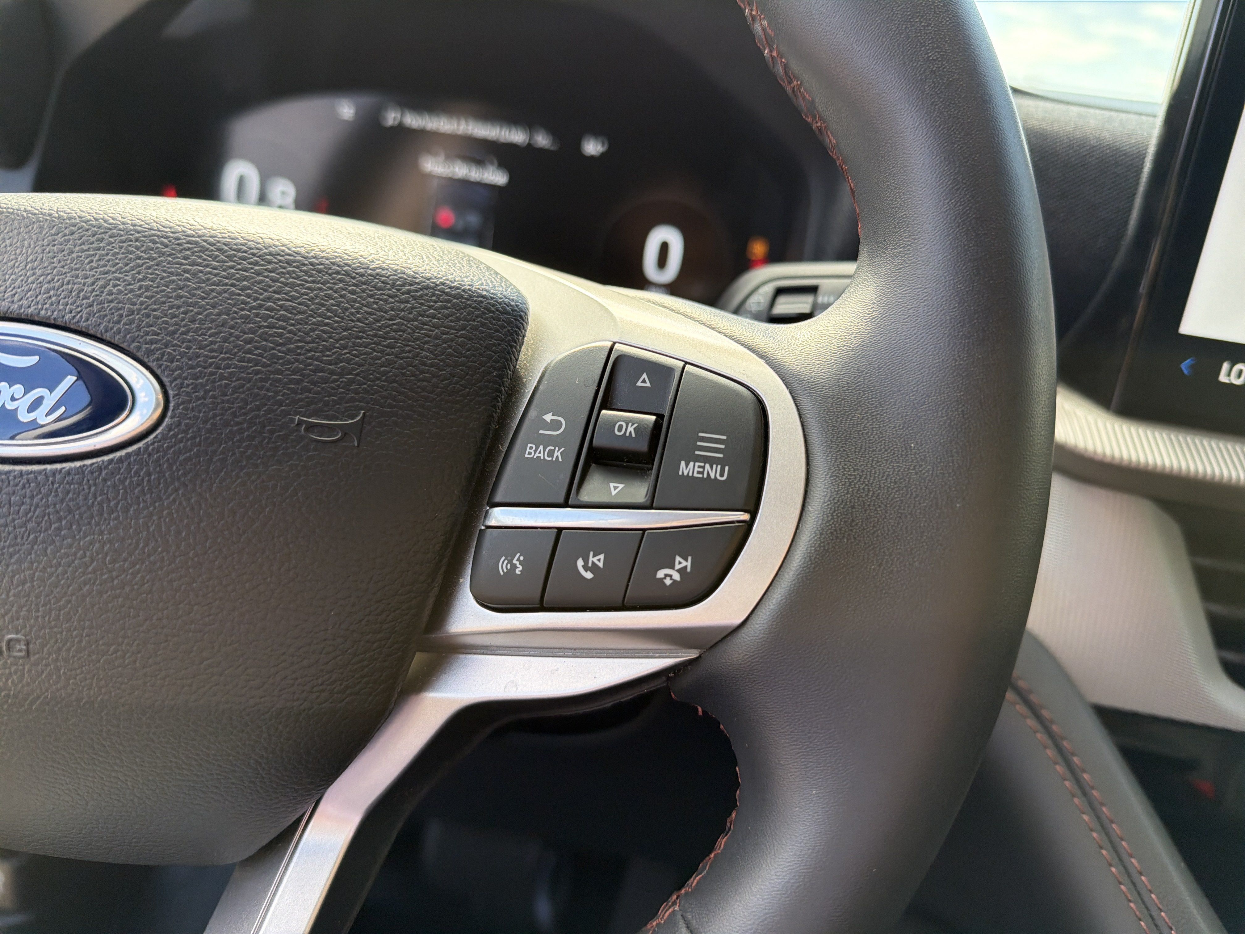 Used 2025 Ford Explorer Active AWD/4WD image 13