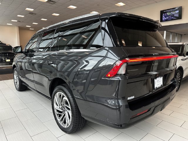 Certified 2025 Lincoln Navigator Reserve AWD/4WD image 7