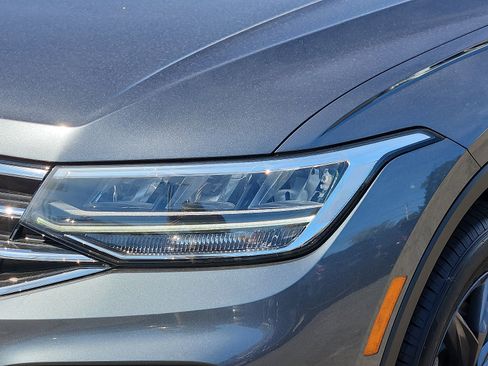 Used 2022 Volkswagen Tiguan SE image 9