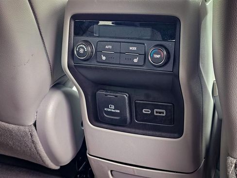 Certified 2023 GMC Acadia SLT w/ Preferred Package image 46