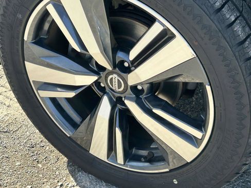 Used 2021 Nissan Rogue SL w/ Premium Package image 9