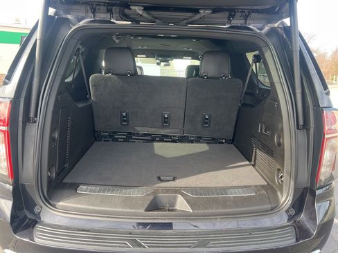 Used 2023 Chevrolet Suburban Premier image 15