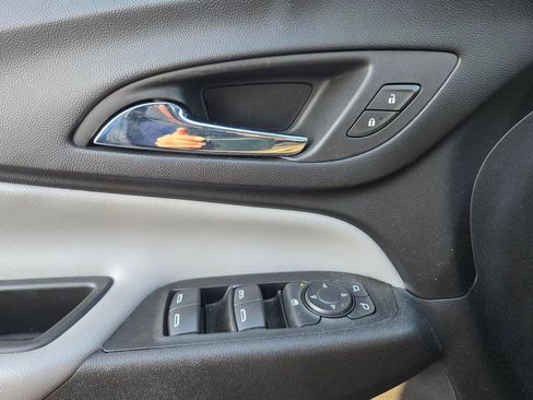 Used 2022 Chevrolet Equinox LT FWD image 11