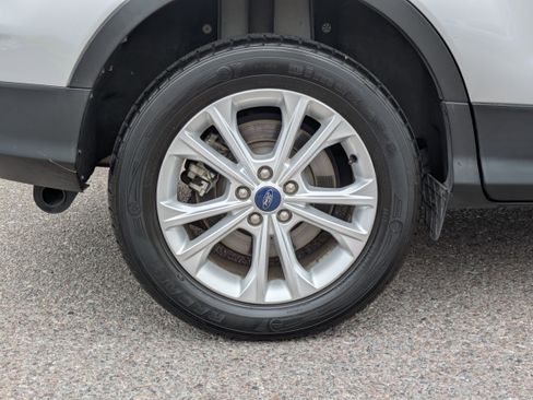 Used 2019 Ford Escape SEL image 9