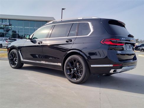 Used 2026 BMW X7 xDrive40i AWD/4WD image 3