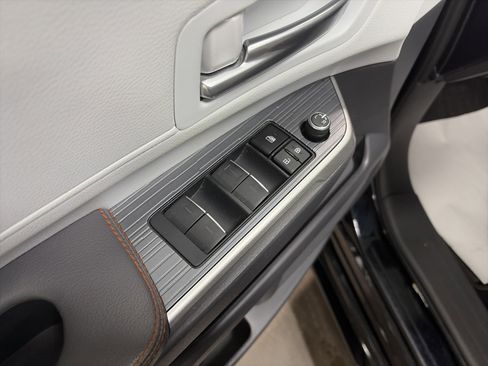 Used 2023 Toyota Sienna XSE w/ XSE Plus Package image 27