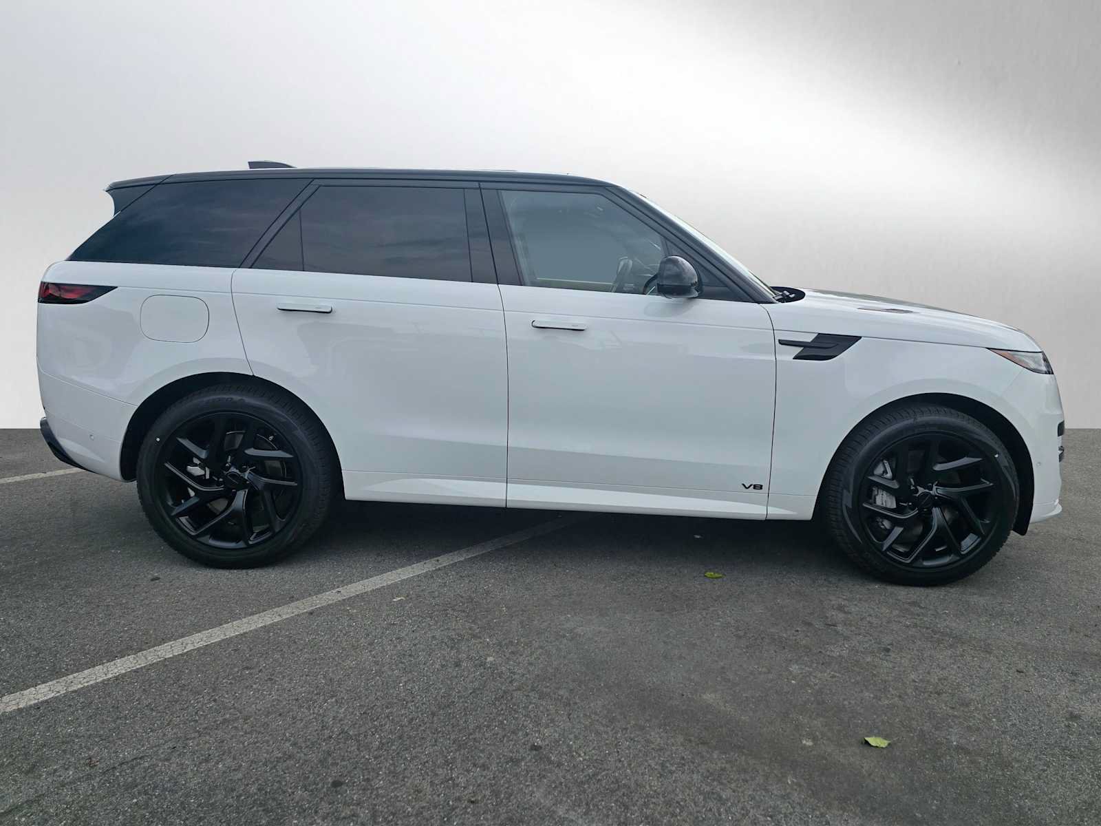 New 2026 Land Rover Range Rover Sport Dynamic SE AWD/4WD image 6