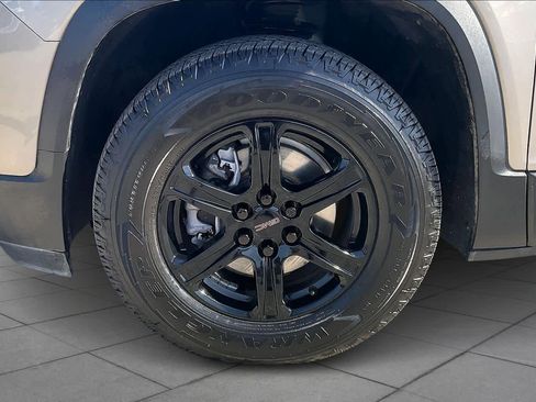 Used 2022 GMC Acadia AT4 w/ Technology Package image 10