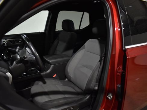 Used 2022 Chevrolet Traverse LT image 15