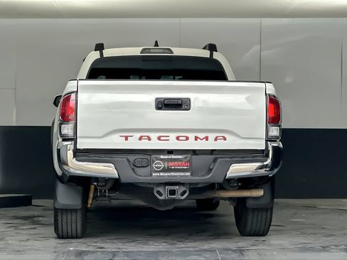 Used 2023 Toyota Tacoma TRD Off-Road AWD/4WD image 4