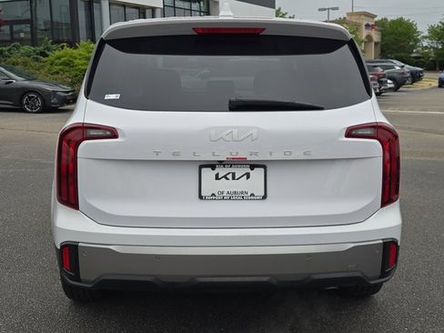 Used 2025 Kia Telluride LX FWD image 9