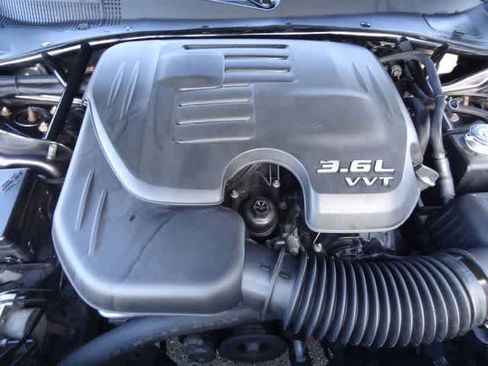 Used 2015 Chrysler 300 Limited AWD/4WD image 33