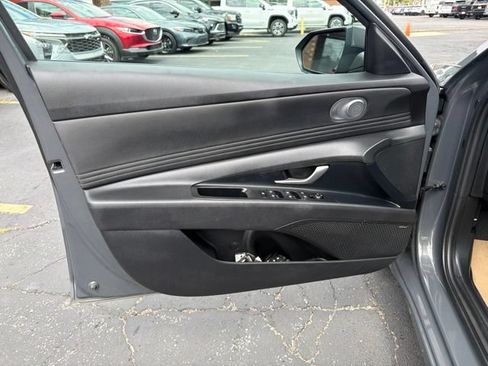 Used 2024 Hyundai Elantra Limited FWD image 11