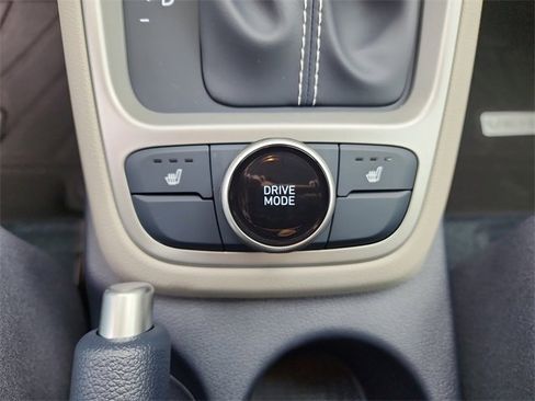 New 2025 Hyundai Venue Limited image 23