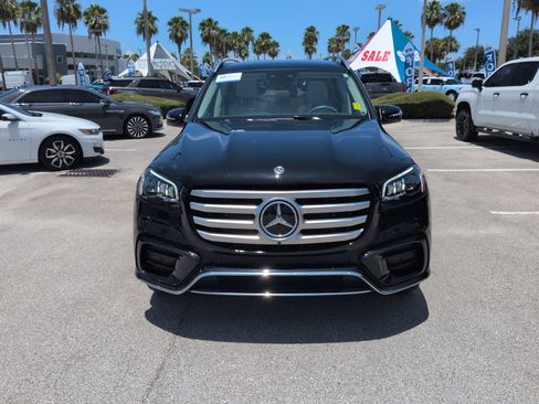 Used 2024 Mercedes-Benz GLS 580 4MATIC image 9