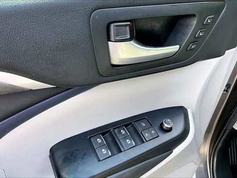 Used 2017 Toyota Highlander Limited Platinum w/ Carpet Mat Package AWD/4WD image 31