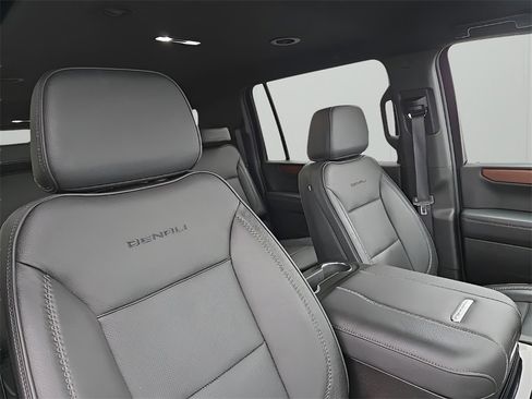 Used 2025 GMC Yukon XL Denali image 19