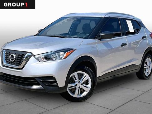 Used 2019 Nissan Kicks S FWD image 1