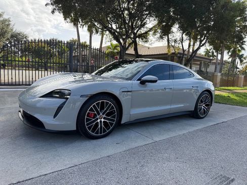 Used 2021 Porsche Taycan 4S image 5