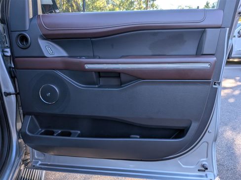 Used 2023 Ford Expedition Limited image 37