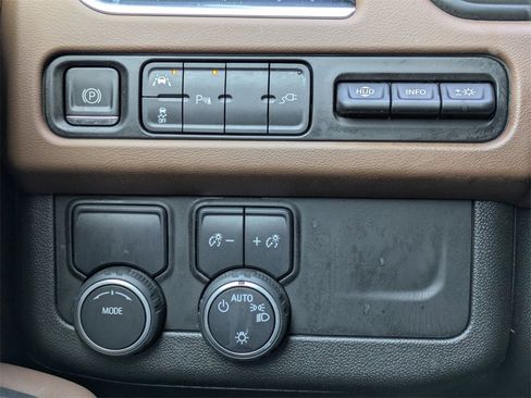 Used 2021 Chevrolet Tahoe High Country image 38