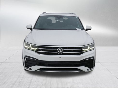Used 2022 Volkswagen Tiguan SEL R-Line image 2