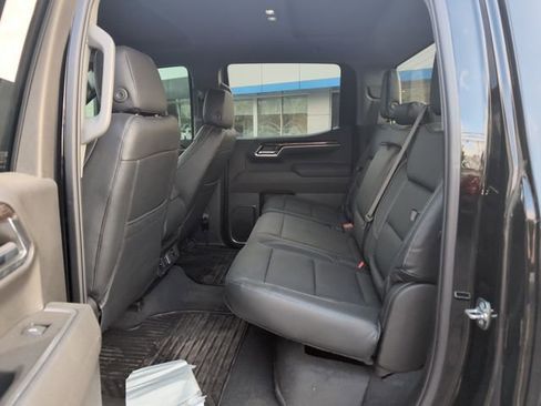 New 2025 GMC Sierra 1500 Elevation image 12