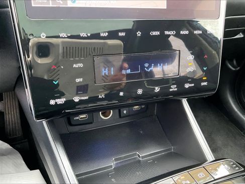 Used 2024 Hyundai Tucson Limited image 45