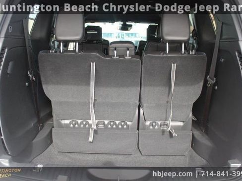 Used 2026 Chrysler Pacifica Select image 48