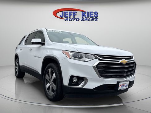 Used 2019 Chevrolet Traverse LT w/ LT Premium Package image 2