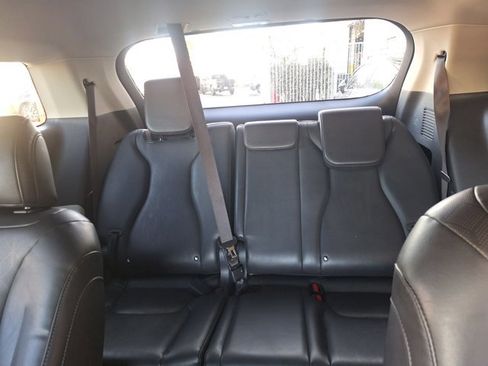 Used 2024 Kia Carnival LX image 16