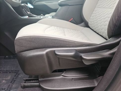 Certified 2021 Chevrolet Equinox LS FWD image 33