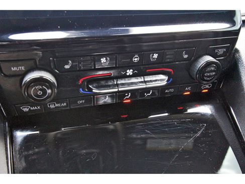 Used 2023 Jeep Grand Cherokee L Overland RWD image 28