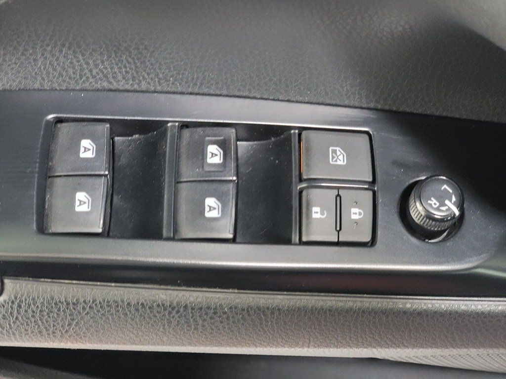 Used 2018 Toyota Camry SE FWD image 24