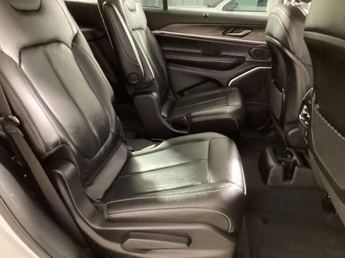 Used 2023 Jeep Grand Cherokee L Limited w/ Luxury Tech Group II AWD/4WD image 25