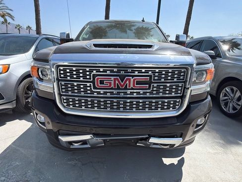 Used 2018 GMC Sierra 2500 Denali w/ Duramax Plus Package AWD/4WD image 2