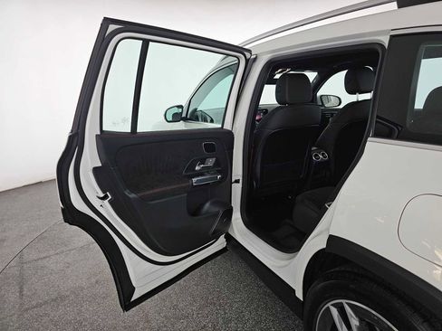 Certified 2025 Mercedes-Benz GLB 35 AMG 4MATIC image 17