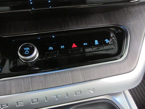 New 2025 Ford Expedition Platinum w/ Platinum Ultimate Package image 44