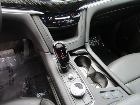 Used 2025 Cadillac XT6 Premium Luxury FWD image 21