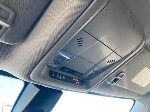 Used 2025 Chevrolet Blazer LT image 27