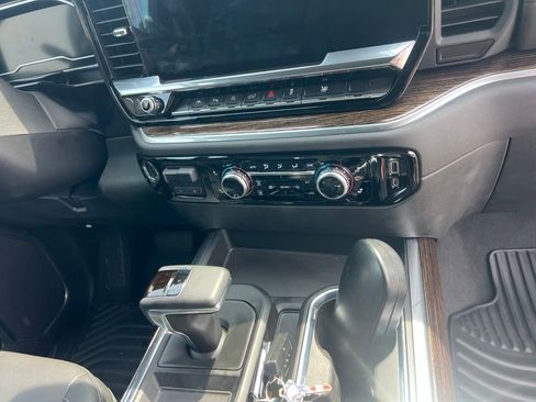 Used 2022 GMC Sierra 1500 Elevation w/ Elevation Premium Package AWD/4WD image 7
